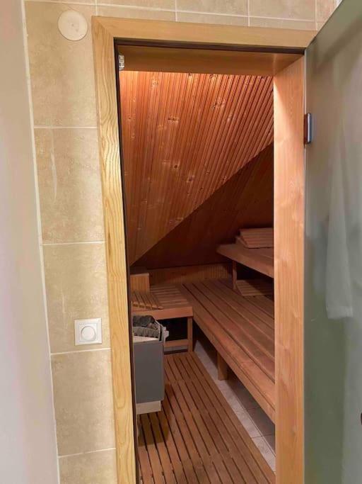 Rooftop 180M2 Loft With Private Sauna, Bratislava Luaran gambar