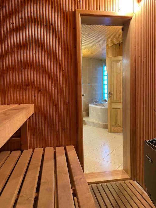 Rooftop 180M2 Loft With Private Sauna, Bratislava Luaran gambar